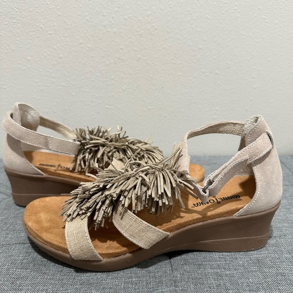 Minnetonka Desi Fringe Wedge - Picture 9 of 12